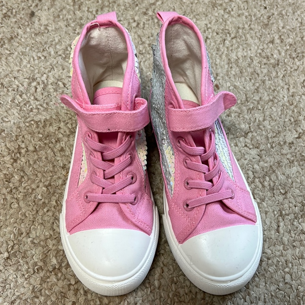 Girls sneakers